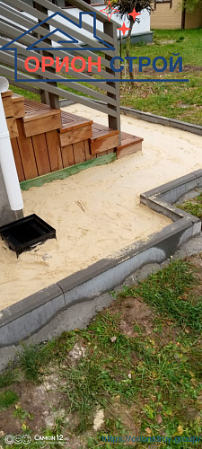 Подготовка песчано-гравийного основания с послойной утрамбовкой